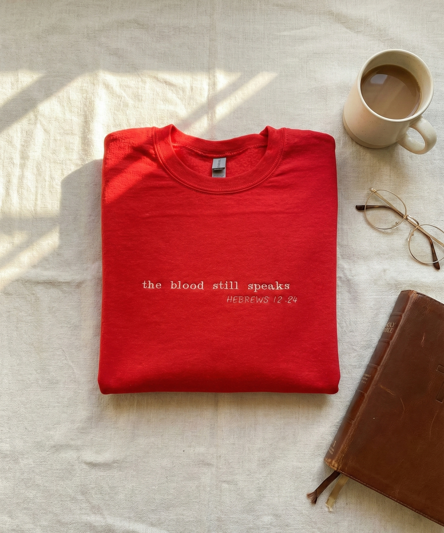The Blood still speaks (Hebrew 12:24) (Sweatshirt)